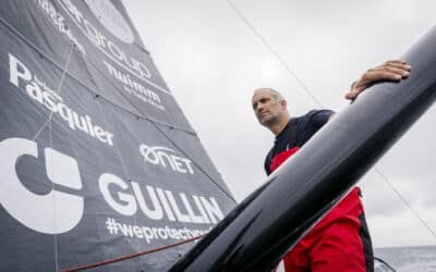 At a time when many of us are feasting our eyes on maritime landscapes, here are some magnificent images of a certain Imoca on the ocean…